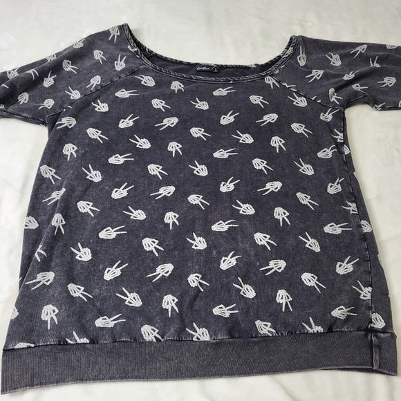 Torrid Lovesick Peace Skeleton Off Shoulder Tunic Sweatshirt Size 3 - Picture 3 of 11